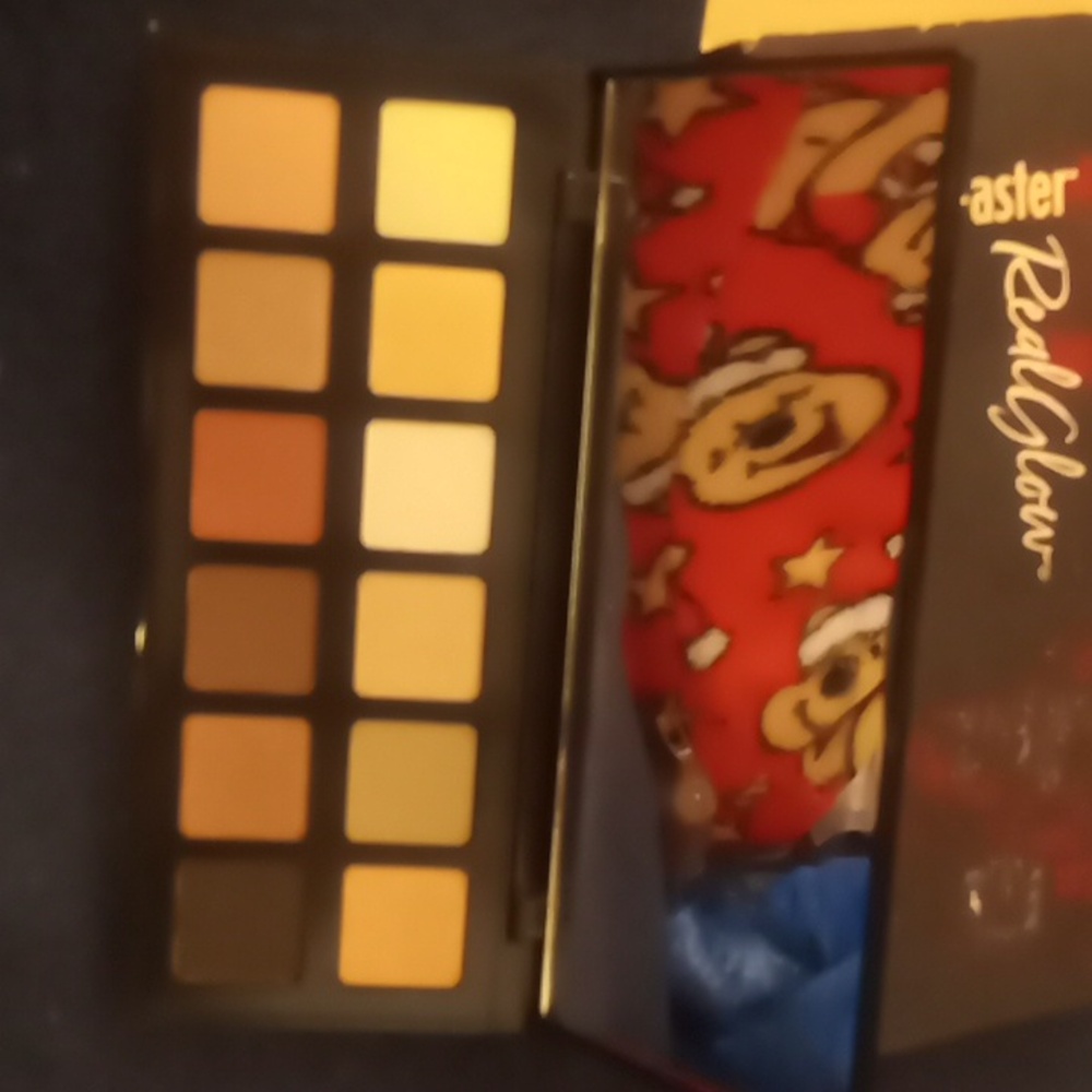 Lune and Aster eyeshadow